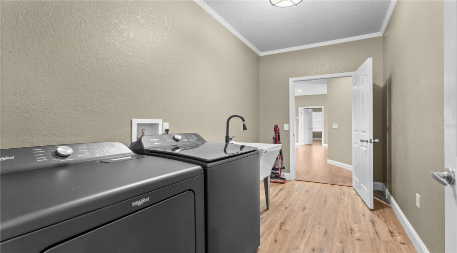 Cross City, Florida 32628, 6 Bedroom Bedrooms, ,4 Bathroombathrooms,Residential,For Sale,300Th,0,Mfrw7888812