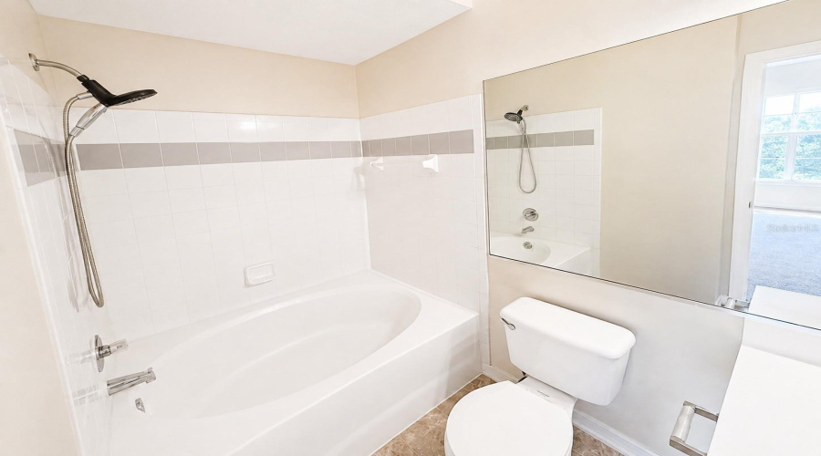 Tampa, Florida 33624, 2 Bedroom Bedrooms, ,2 Bathroombathrooms,Residential,For Sale,Pinnacle Heights,0,Mfrtb8542198