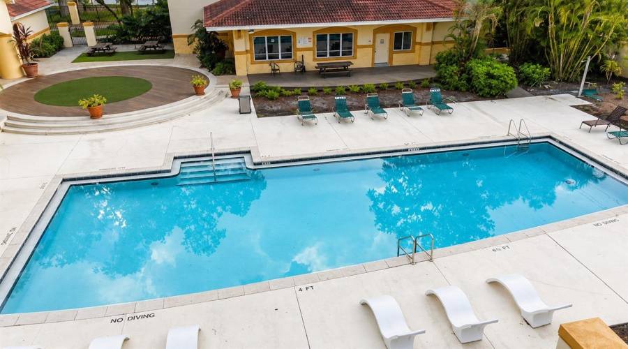 Tampa, Florida 33624, 2 Bedroom Bedrooms, ,2 Bathroombathrooms,Residential,For Sale,Pinnacle Heights,0,Mfrtb8542198