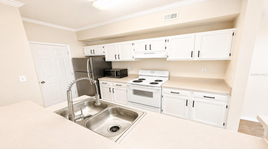 Tampa, Florida 33624, 2 Bedroom Bedrooms, ,2 Bathroombathrooms,Residential,For Sale,Pinnacle Heights,0,Mfrtb8542198