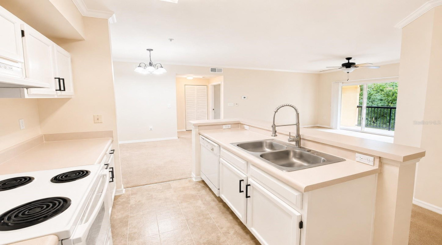 Tampa, Florida 33624, 2 Bedroom Bedrooms, ,2 Bathroombathrooms,Residential,For Sale,Pinnacle Heights,0,Mfrtb8542198