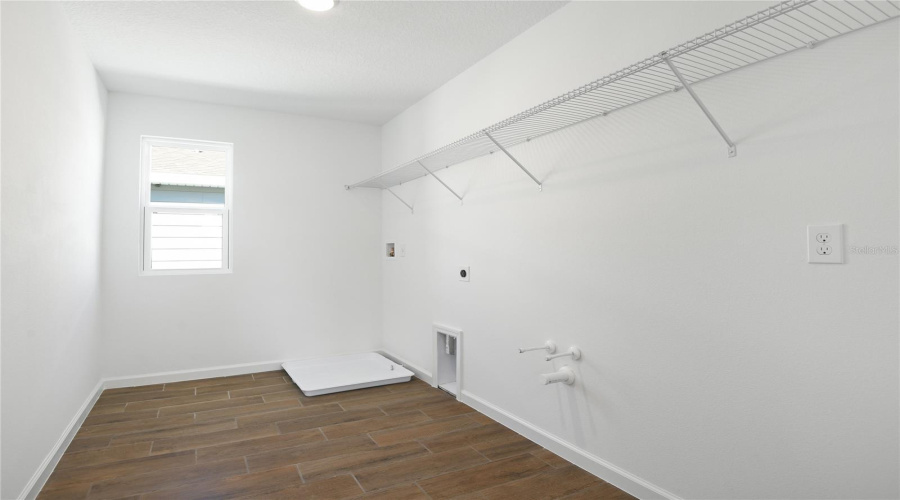 Dundee, Florida 33838, 4 Bedroom Bedrooms, ,2 Bathroombathrooms,Residential,For Sale,Lake Dell,0,Mfrs5153111