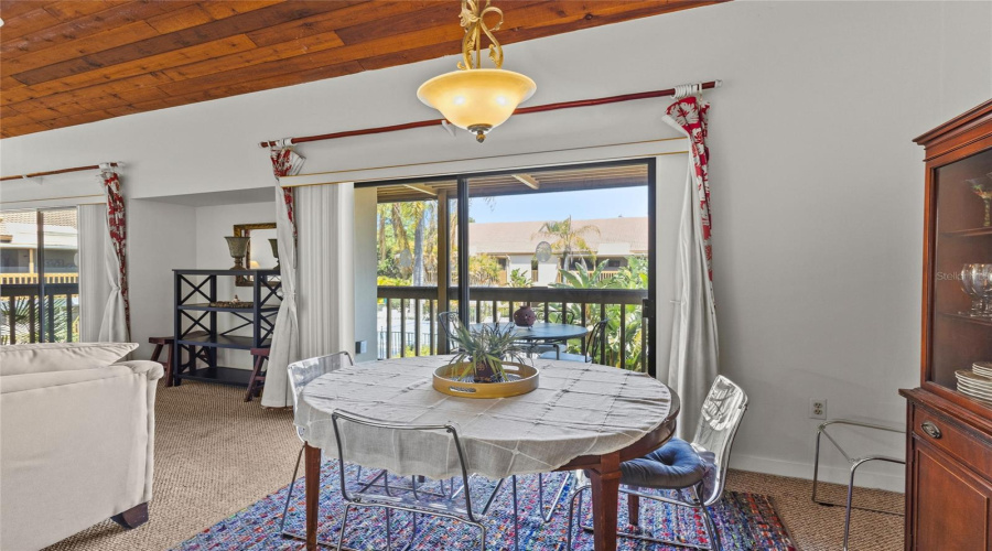 Sarasota, Florida 34235, 2 Bedroom Bedrooms, ,2 Bathroombathrooms,Residential,For Sale,Willow,0,Mfra4691560