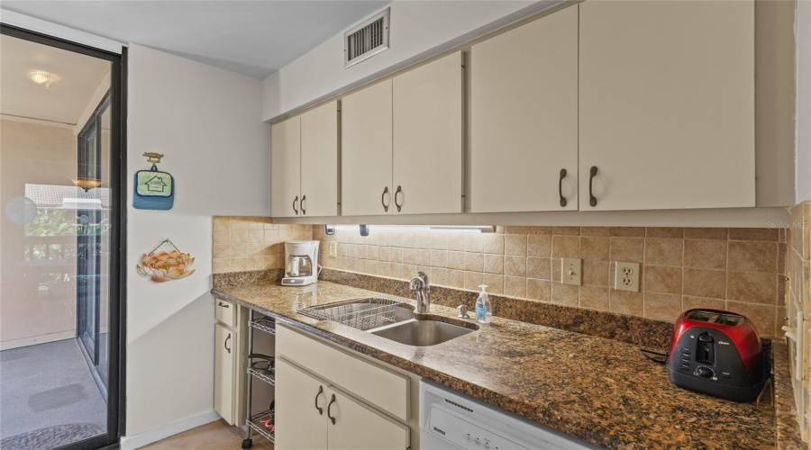 Sarasota, Florida 34235, 2 Bedroom Bedrooms, ,2 Bathroombathrooms,Residential,For Sale,Willow,0,Mfra4691560