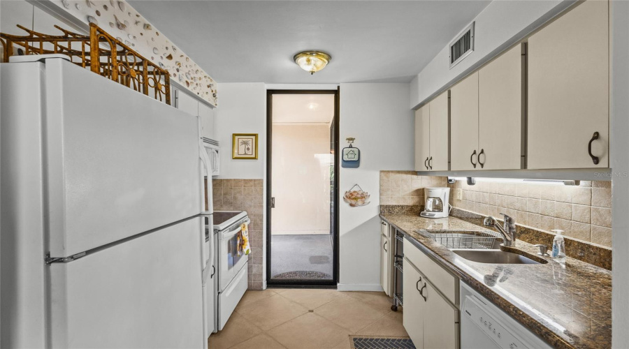 Sarasota, Florida 34235, 2 Bedroom Bedrooms, ,2 Bathroombathrooms,Residential,For Sale,Willow,0,Mfra4691560