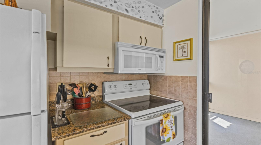 Sarasota, Florida 34235, 2 Bedroom Bedrooms, ,2 Bathroombathrooms,Residential,For Sale,Willow,0,Mfra4691560