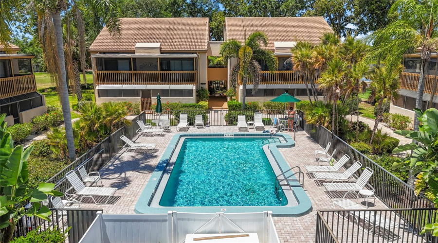 Sarasota, Florida 34235, 2 Bedroom Bedrooms, ,2 Bathroombathrooms,Residential,For Sale,Willow,0,Mfra4691560