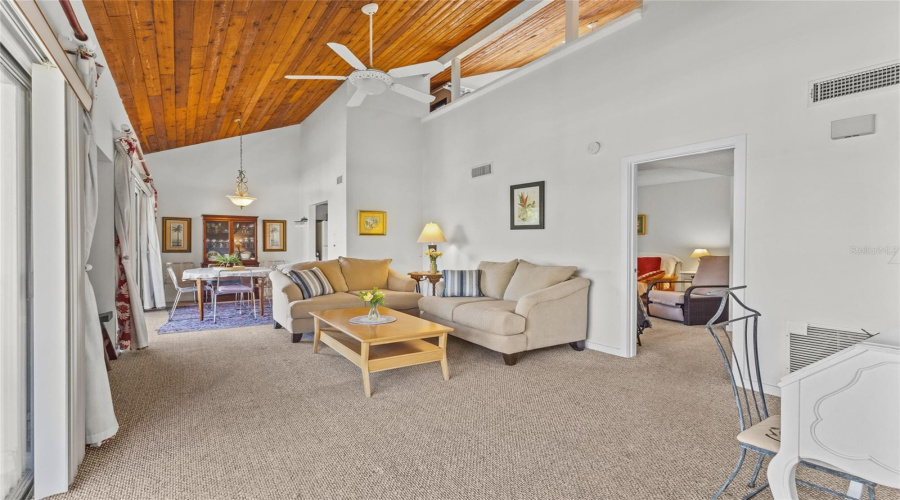 Sarasota, Florida 34235, 2 Bedroom Bedrooms, ,2 Bathroombathrooms,Residential,For Sale,Willow,0,Mfra4691560