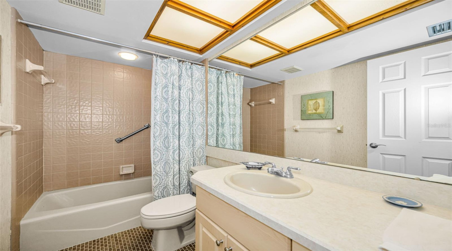 Guest Bath In The Middle Hallway.between Bedrooms Two And Three, With A Tub/Shower!