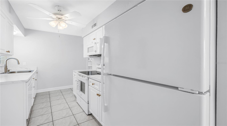 South Pasadena, Florida 33707, 1 Bedroom Bedrooms, ,1 Bathroombathrooms,Residential,For Sale,Sunset,0,Mfrtb8508980