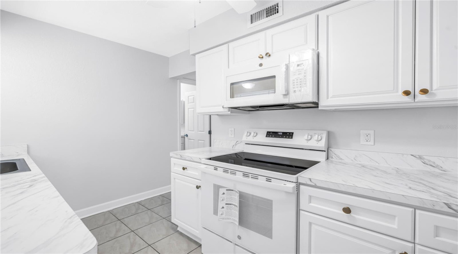 South Pasadena, Florida 33707, 1 Bedroom Bedrooms, ,1 Bathroombathrooms,Residential,For Sale,Sunset,0,Mfrtb8508980