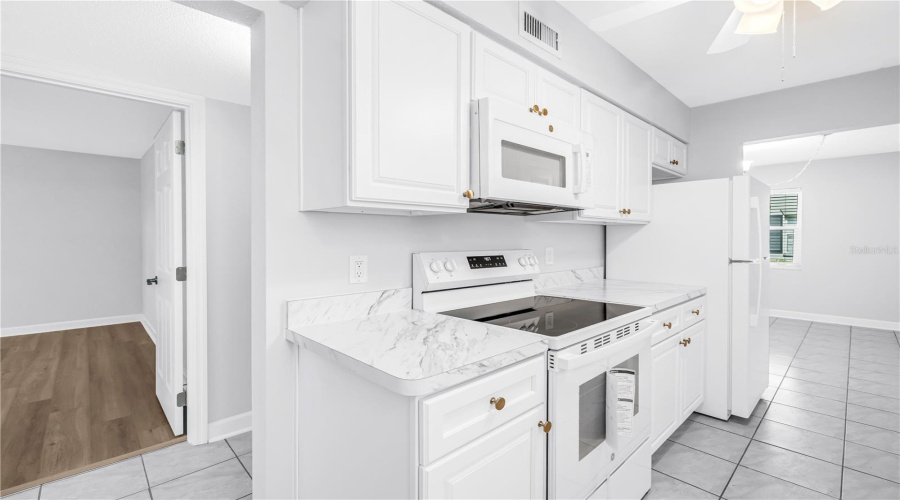 South Pasadena, Florida 33707, 1 Bedroom Bedrooms, ,1 Bathroombathrooms,Residential,For Sale,Sunset,0,Mfrtb8508980