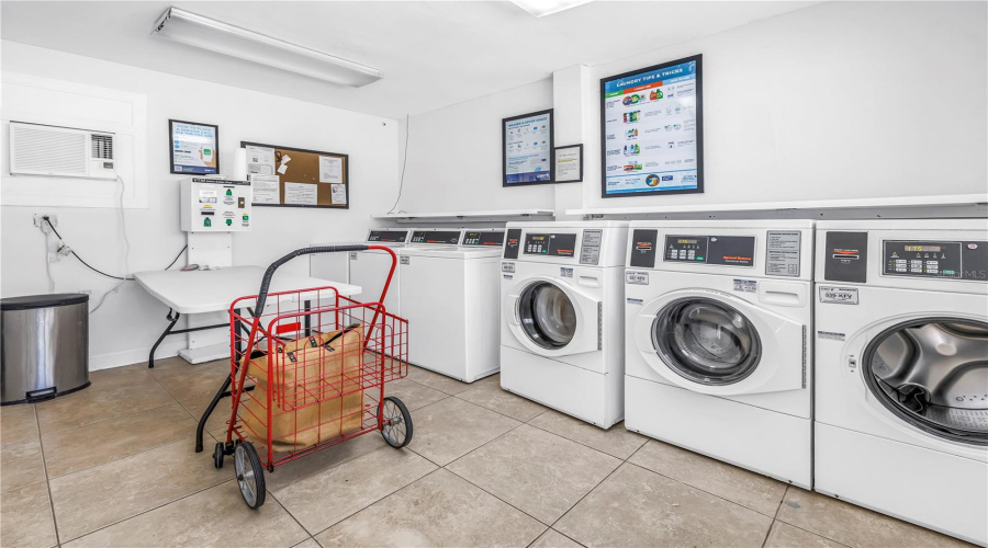 South Pasadena, Florida 33707, 1 Bedroom Bedrooms, ,1 Bathroombathrooms,Residential,For Sale,Sunset,0,Mfrtb8508980