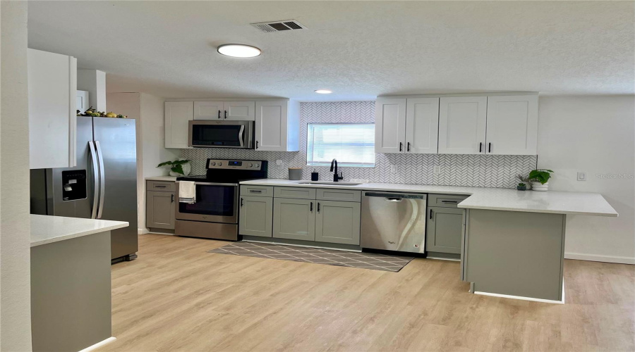 Orlando, Florida 32824, 4 Bedroom Bedrooms, ,2 Bathroombathrooms,Residential,For Sale,3Rd,0,Mfrs5156065
