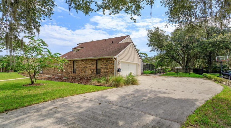 Winter Springs, Florida 32708, 4 Bedroom Bedrooms, ,3 Bathroombathrooms,Residential,For Sale,Courtland,0,Mfro6435785