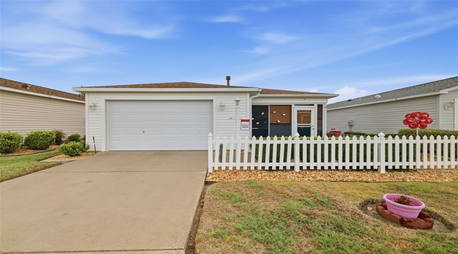 Pickett Fence Denotes Colony Villa