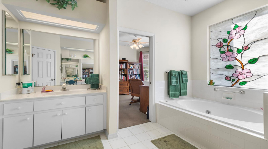 Primary Bathroom/En Suite