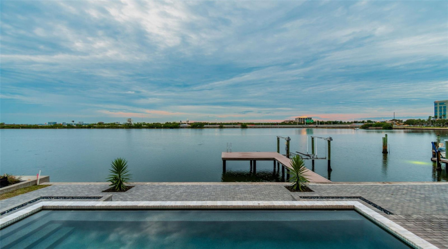 Tampa, Florida 33609, 5 Bedroom Bedrooms, ,5 Bathroombathrooms,Residential,For Sale,Mariner,0,Mfrtb8524372
