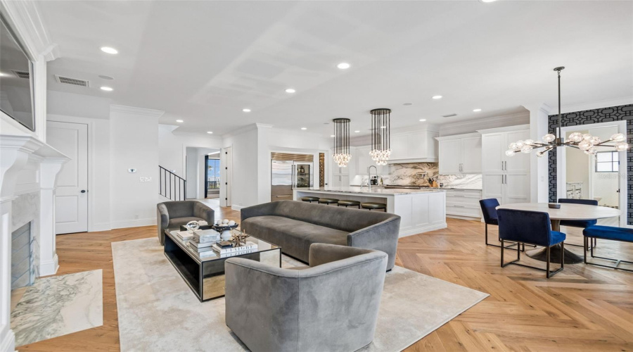 Tampa, Florida 33609, 5 Bedroom Bedrooms, ,5 Bathroombathrooms,Residential,For Sale,Mariner,0,Mfrtb8524372