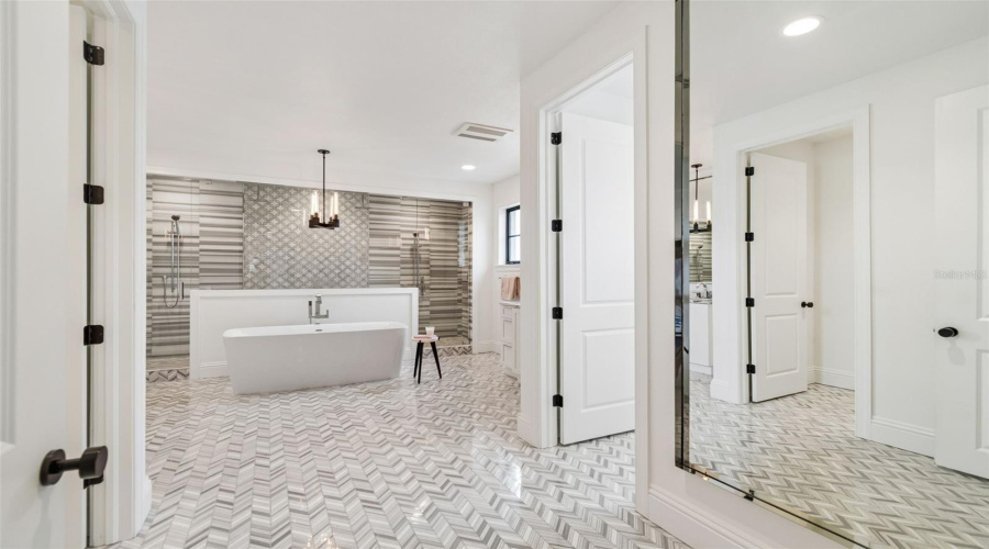 Tampa, Florida 33609, 5 Bedroom Bedrooms, ,5 Bathroombathrooms,Residential,For Sale,Mariner,0,Mfrtb8524372