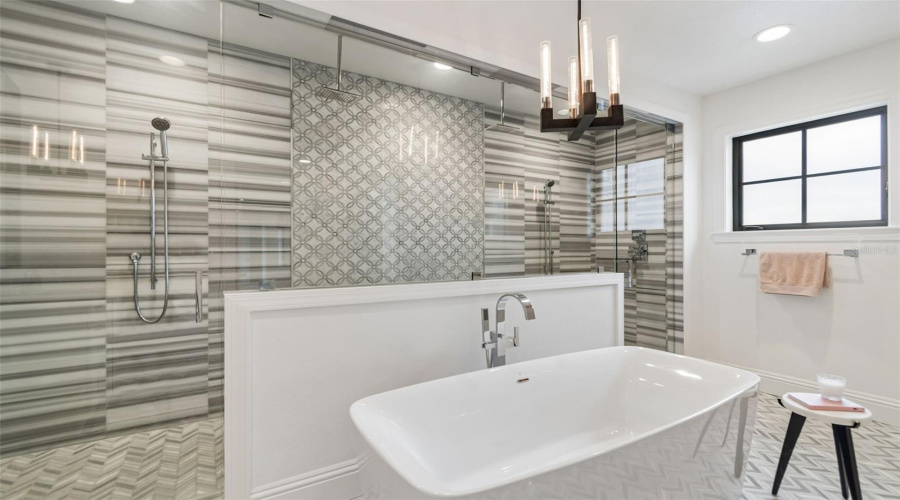 Tampa, Florida 33609, 5 Bedroom Bedrooms, ,5 Bathroombathrooms,Residential,For Sale,Mariner,0,Mfrtb8524372