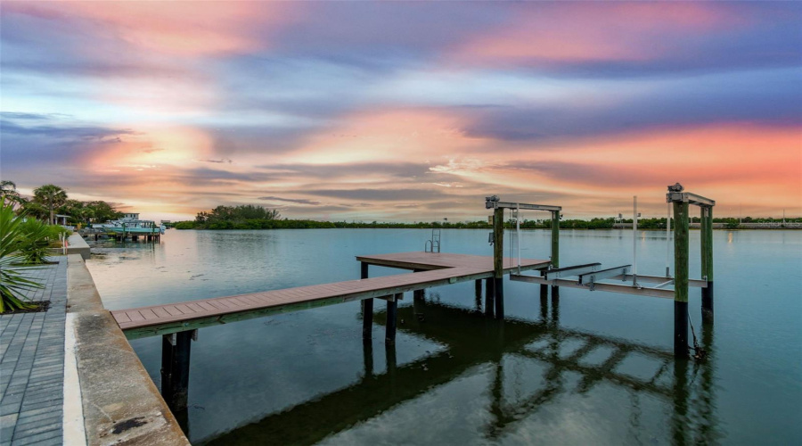 Tampa, Florida 33609, 5 Bedroom Bedrooms, ,5 Bathroombathrooms,Residential,For Sale,Mariner,0,Mfrtb8524372