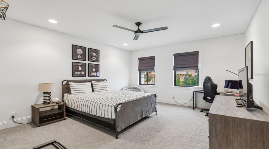Tampa, Florida 33609, 5 Bedroom Bedrooms, ,5 Bathroombathrooms,Residential,For Sale,Mariner,0,Mfrtb8524372