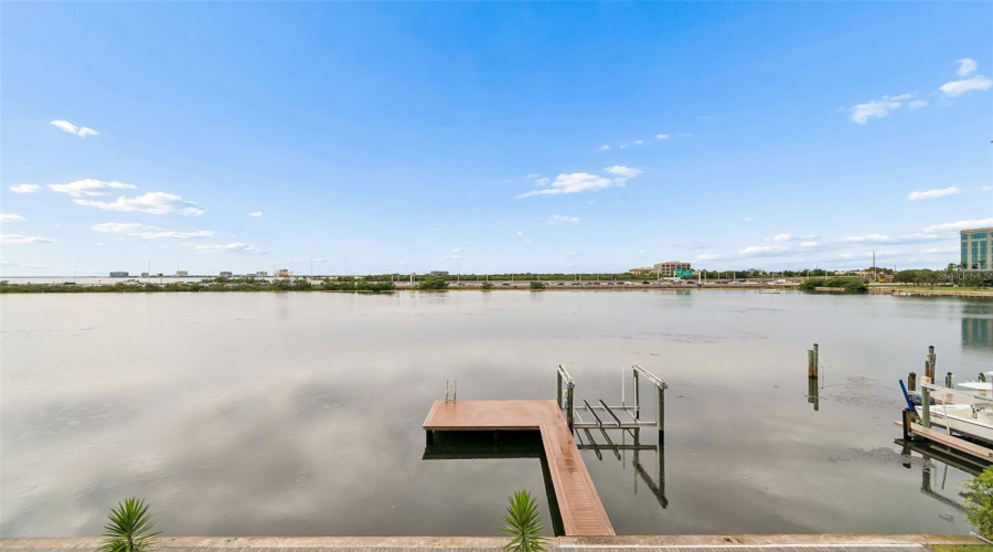 Tampa, Florida 33609, 5 Bedroom Bedrooms, ,5 Bathroombathrooms,Residential,For Sale,Mariner,0,Mfrtb8524372
