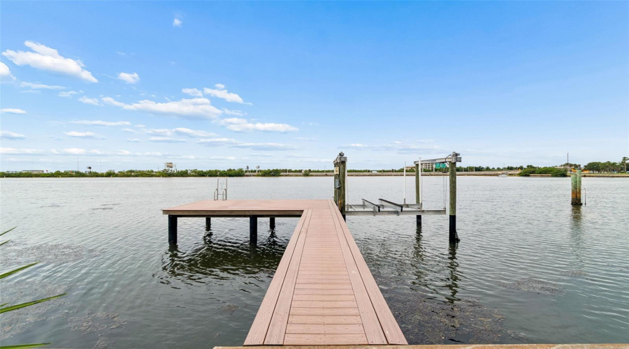Tampa, Florida 33609, 5 Bedroom Bedrooms, ,5 Bathroombathrooms,Residential,For Sale,Mariner,0,Mfrtb8524372