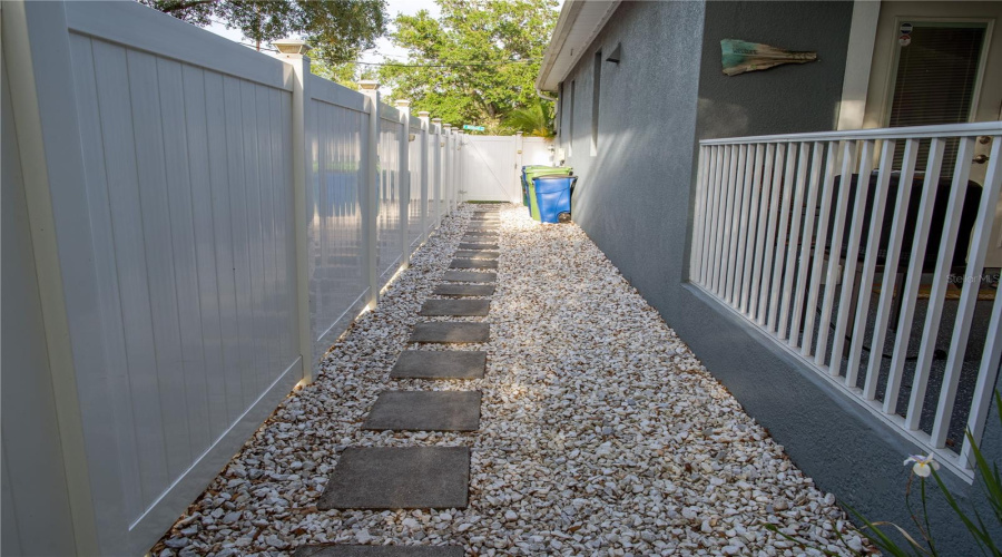 Tampa, Florida 33604, 3 Bedroom Bedrooms, ,2 Bathroombathrooms,Residential,For Sale,Mitchell,0,Mfrtb8527285