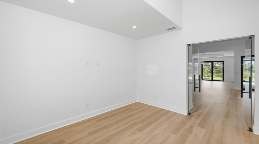 Office / Bedroom 5