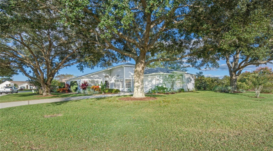 Leesburg, Florida 34748, 2 Bedroom Bedrooms, ,2 Bathroombathrooms,Residential,For Sale,Hibiscus,0,Mfrtb8460495