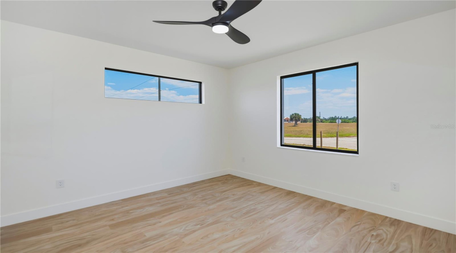 Office / Guest Bedroom 2 (1St Floor)