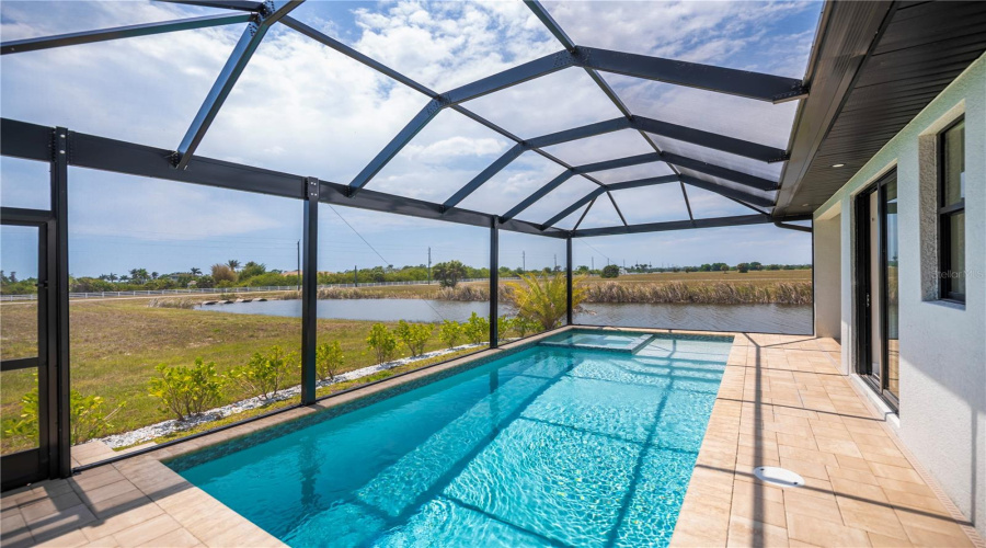 Modern Pool With Built In Jacuzzi