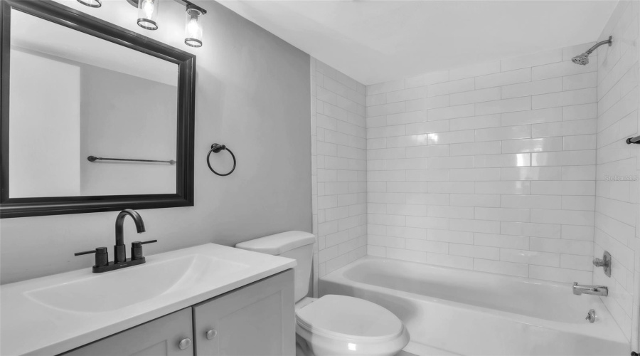 Sarasota, Florida 34232, 2 Bedroom Bedrooms, ,2 Bathroombathrooms,Residential,For Sale,Beneva,0,Mfrtb8516148
