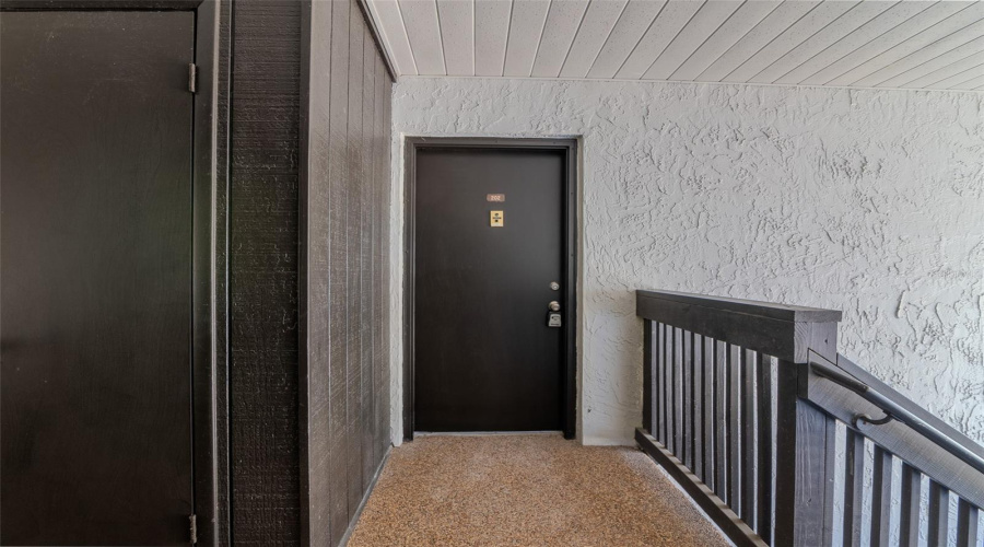 Sarasota, Florida 34232, 2 Bedroom Bedrooms, ,2 Bathroombathrooms,Residential,For Sale,Beneva,0,Mfrtb8516148