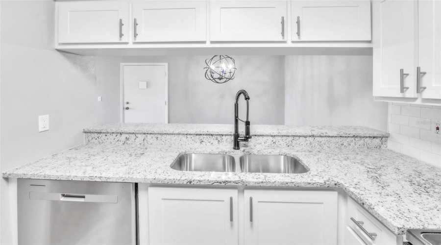Sarasota, Florida 34232, 2 Bedroom Bedrooms, ,2 Bathroombathrooms,Residential,For Sale,Beneva,0,Mfrtb8516148