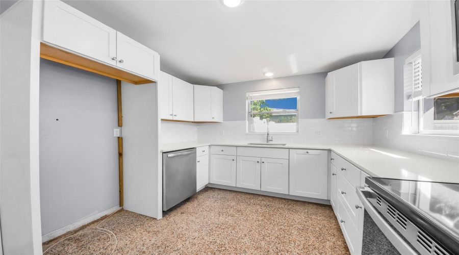 St Pete Beach, Florida 33706, 2 Bedroom Bedrooms, ,2 Bathroombathrooms,Residential,For Sale,88Th,0,Mfrw7880900
