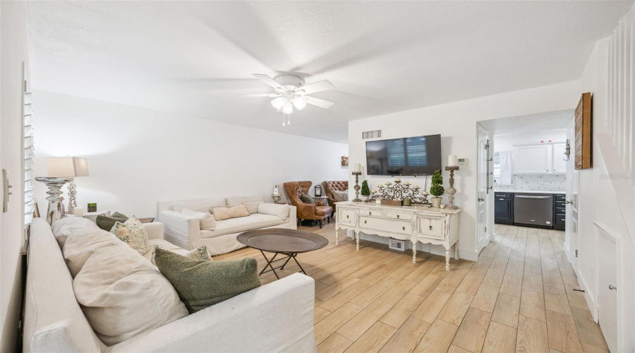 Orlando, Florida 32804, 2 Bedroom Bedrooms, ,1 Bathroombathrooms,Residential,For Sale,Elizabeth,0,Mfro6386693