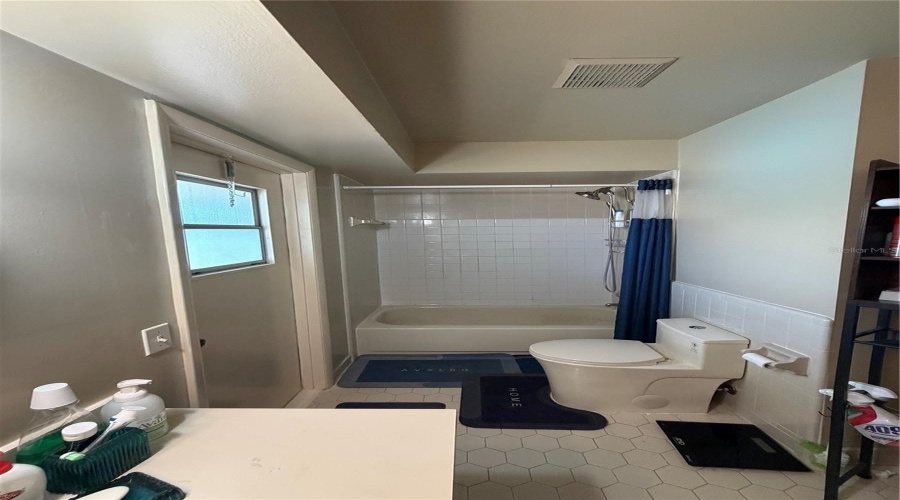 Guest/Pool Bath