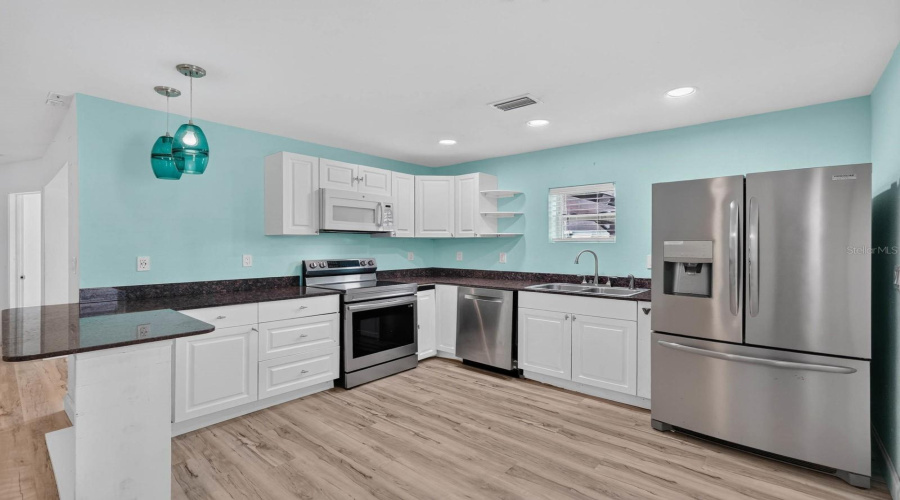 Daytona Beach, Florida 32118, 5 Bedroom Bedrooms, ,4 Bathroombathrooms,Residential,For Sale,Schulte,0,Mfrv4948843