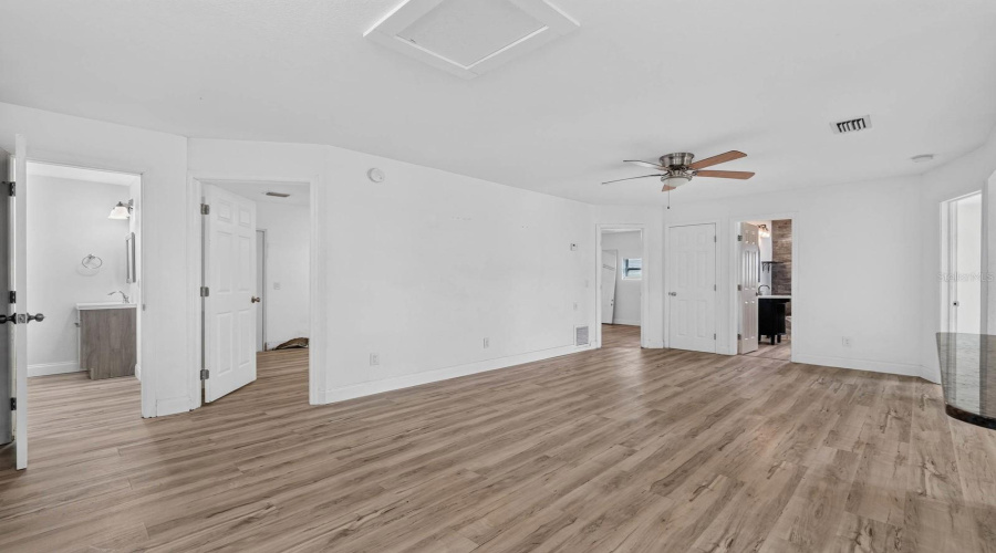 Daytona Beach, Florida 32118, 5 Bedroom Bedrooms, ,4 Bathroombathrooms,Residential,For Sale,Schulte,0,Mfrv4948843