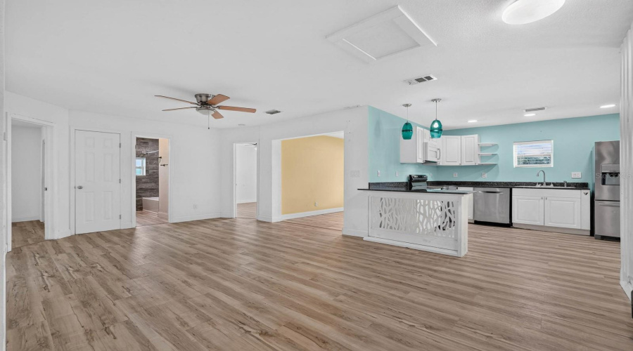 Daytona Beach, Florida 32118, 5 Bedroom Bedrooms, ,4 Bathroombathrooms,Residential,For Sale,Schulte,0,Mfrv4948843