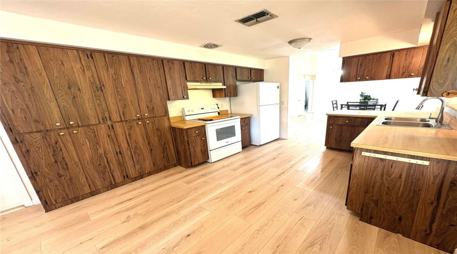 Beverly Hills, Florida 34465, 2 Bedroom Bedrooms, ,1 Bathroombathrooms,Residential,For Sale,Maidencane,0,Mfrtb8542635
