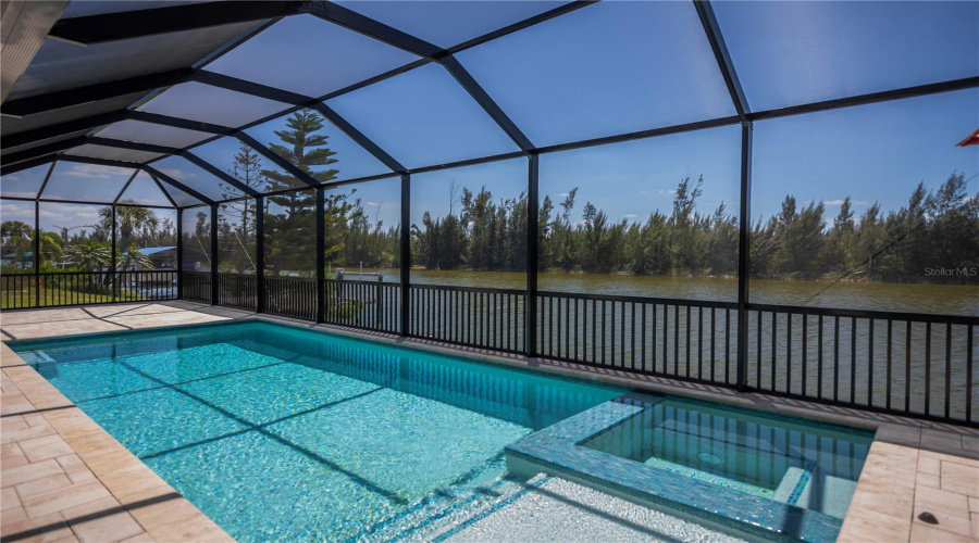 Luxury Pool With Integrated Spa.