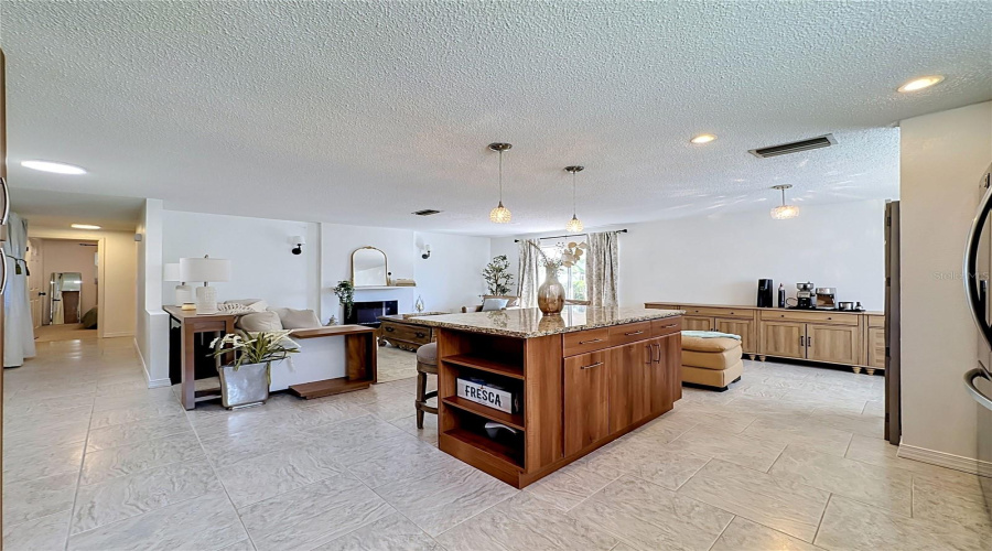 Sarasota, Florida 34233, 3 Bedroom Bedrooms, ,2 Bathroombathrooms,Residential,For Sale,Cochise,0,Mfra4704215