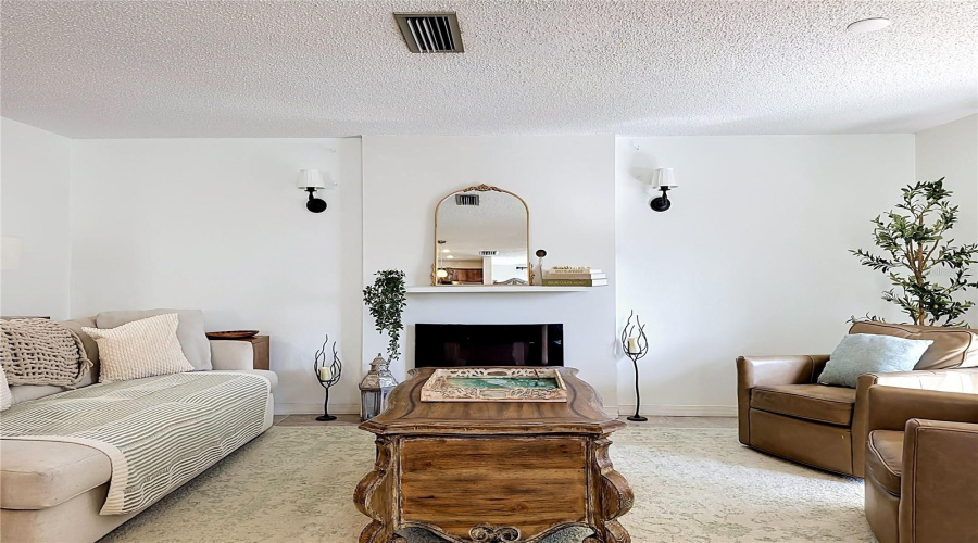 Sarasota, Florida 34233, 3 Bedroom Bedrooms, ,2 Bathroombathrooms,Residential,For Sale,Cochise,0,Mfra4704215