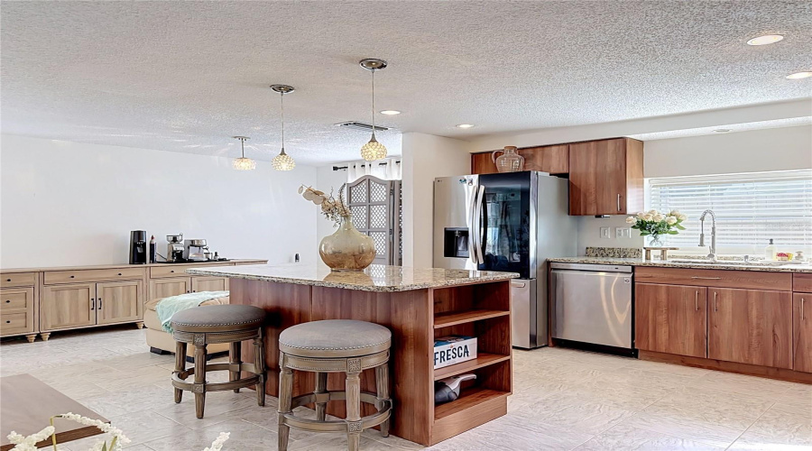 Sarasota, Florida 34233, 3 Bedroom Bedrooms, ,2 Bathroombathrooms,Residential,For Sale,Cochise,0,Mfra4704215