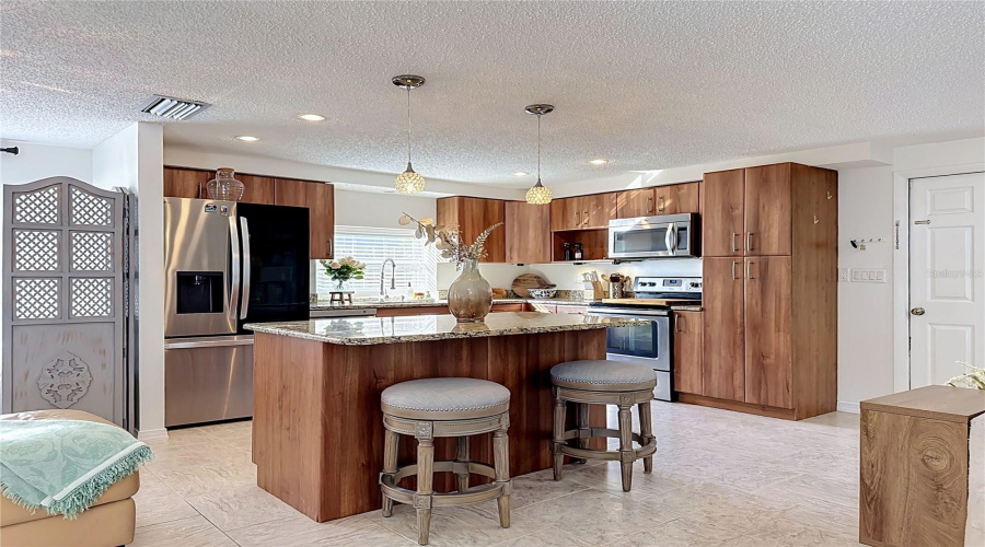 Sarasota, Florida 34233, 3 Bedroom Bedrooms, ,2 Bathroombathrooms,Residential,For Sale,Cochise,0,Mfra4704215