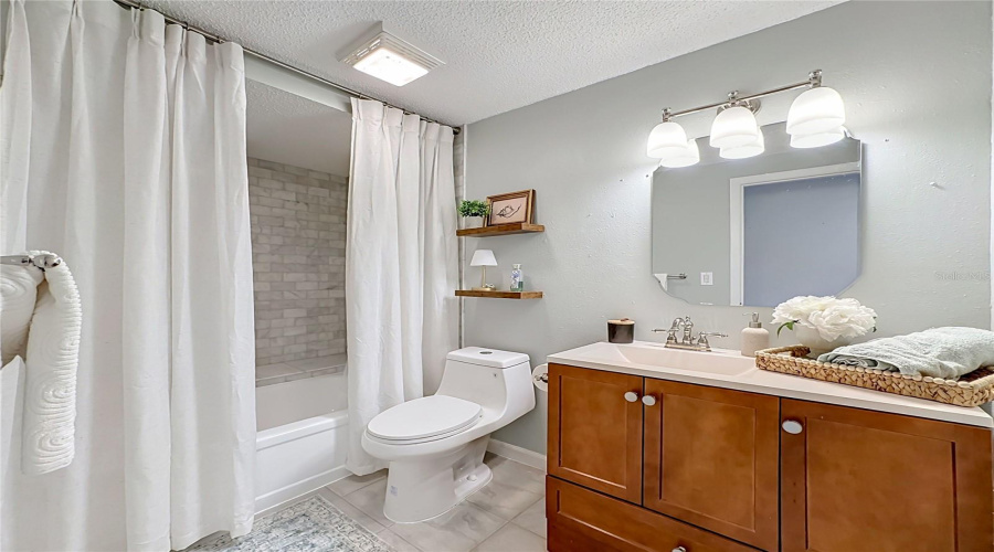 Sarasota, Florida 34233, 3 Bedroom Bedrooms, ,2 Bathroombathrooms,Residential,For Sale,Cochise,0,Mfra4704215
